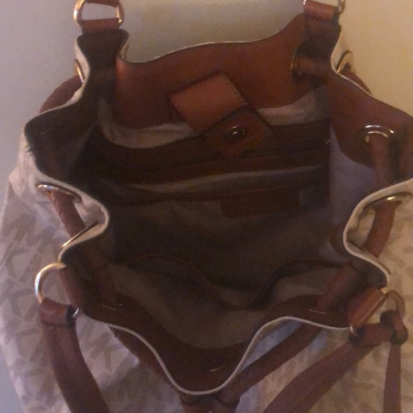 Michael Kors Large Tote - Picture 3 of 8